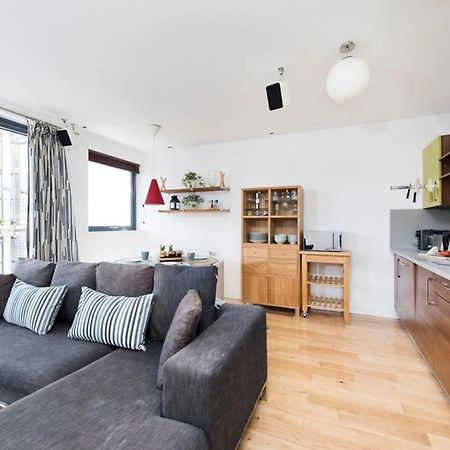 Modern 2 Bed Apartment W Balcony In Londra Esterno foto