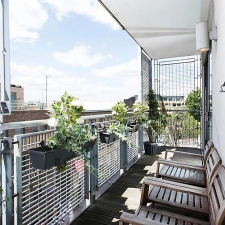 Modern 2 Bed Apartment W Balcony In Londra Esterno foto