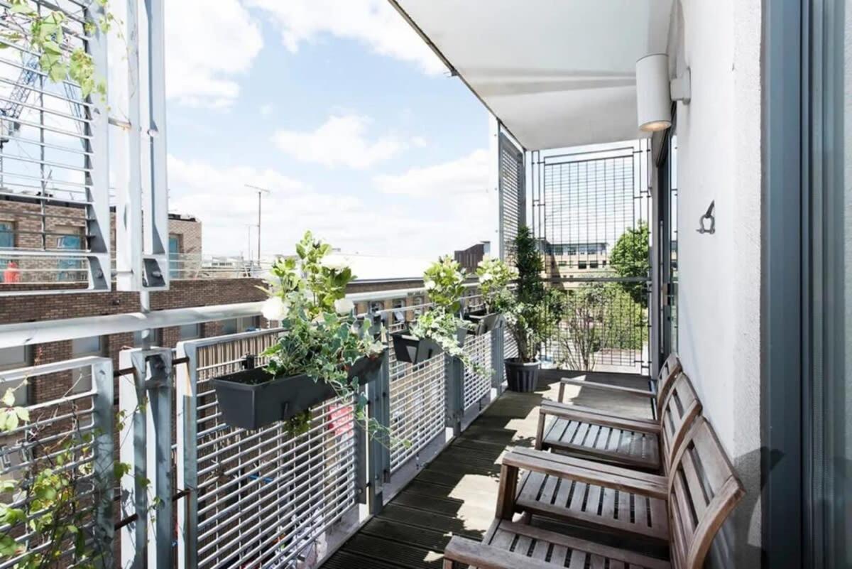 Modern 2 Bed Apartment W Balcony In Londra Esterno foto