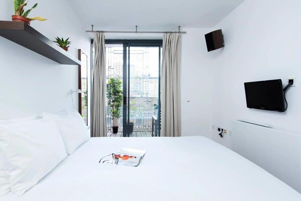Modern 2 Bed Apartment W Balcony In Londra Esterno foto