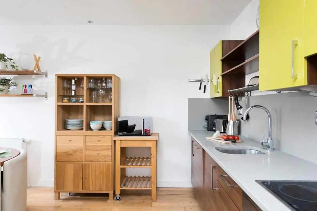 Modern 2 Bed Apartment W Balcony In Londra Esterno foto