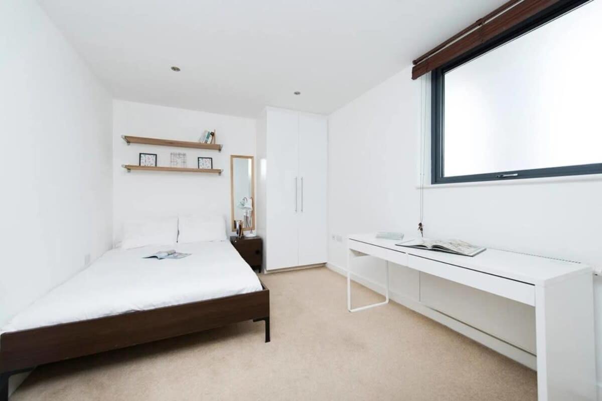Modern 2 Bed Apartment W Balcony In Londra Esterno foto