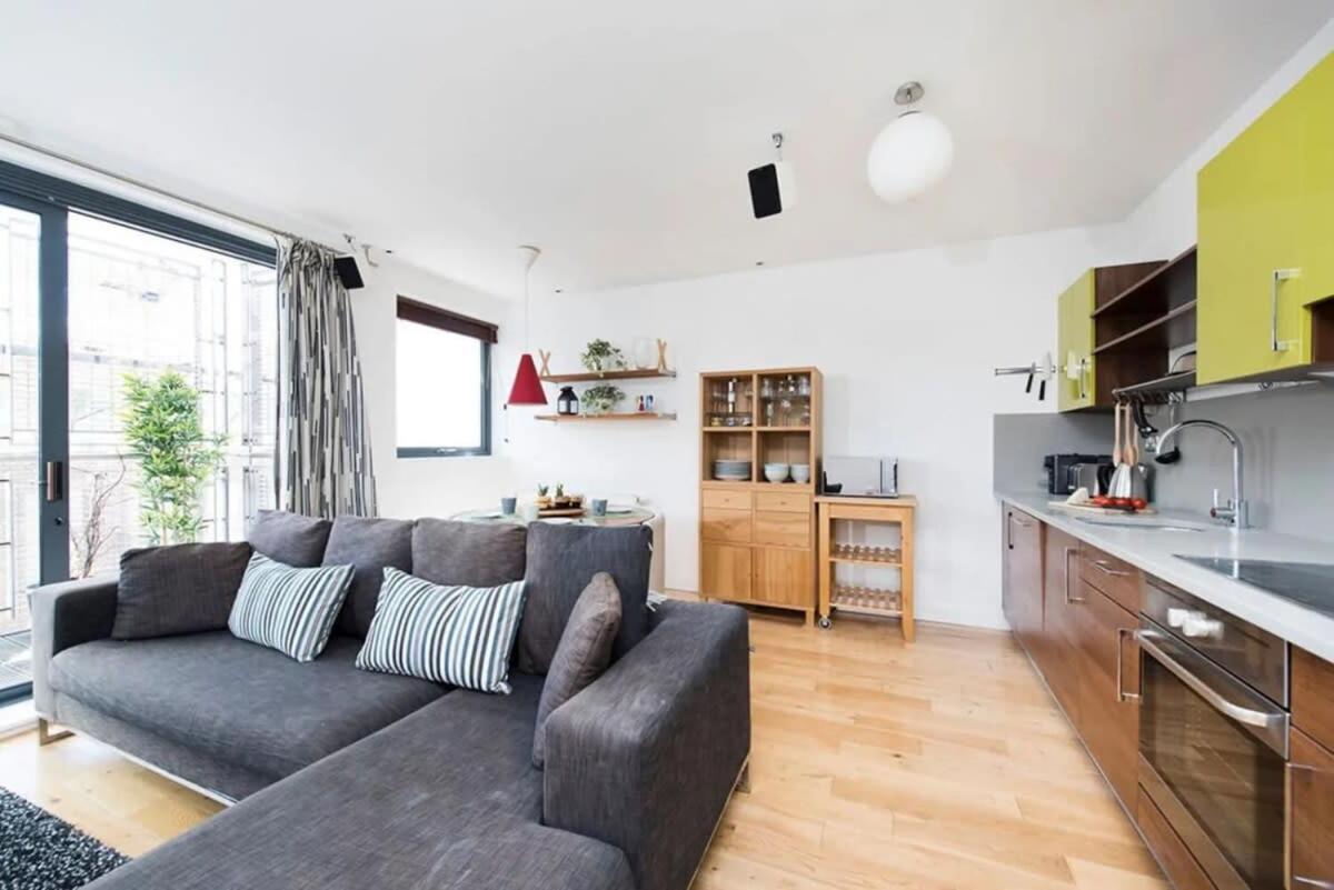 Modern 2 Bed Apartment W Balcony In Londra Esterno foto